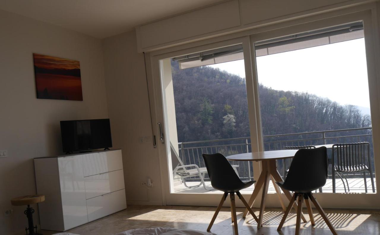 Casa Colmegna Mit Traumhaften See- Und Bergblick Луино Екстериор снимка