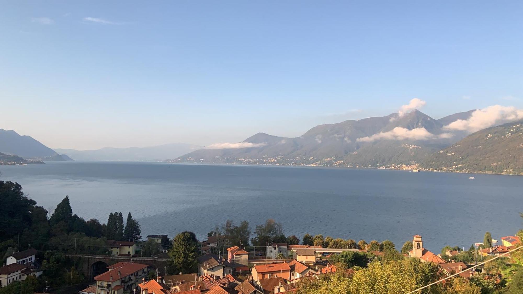 Casa Colmegna Mit Traumhaften See- Und Bergblick Луино Стая снимка